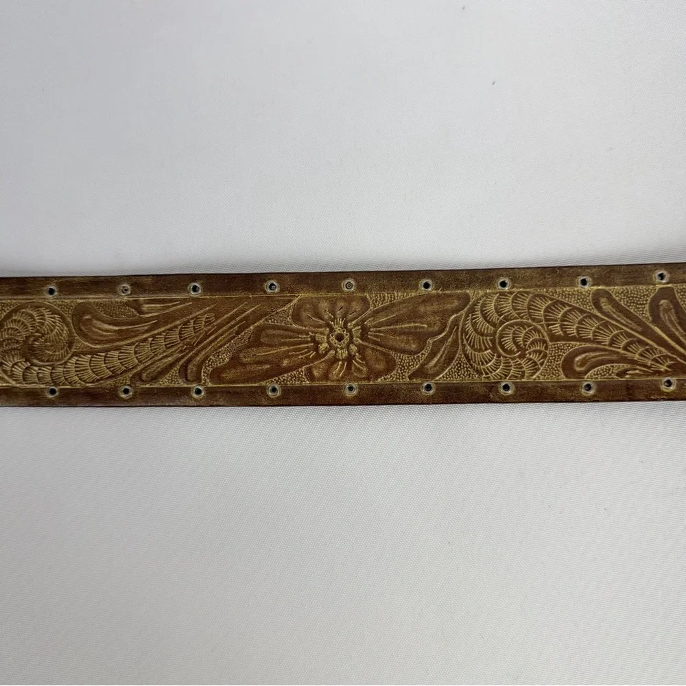 Streets Ahead Women’s size Medium Brown Leather Painted Gold Rhinestone Belt